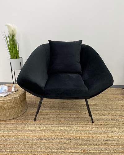 כורסא בעיצוב מודרני כריסטינה בבד קטיפתי בגוון שחור 