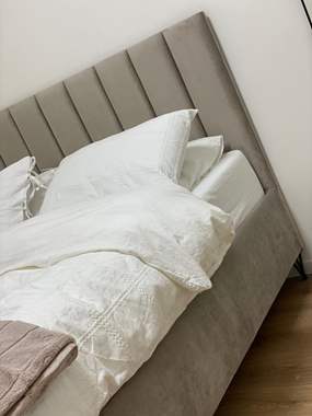 מיטה זוגית מרופדת מדגם מלודי בגוון ניוד "צבע גוף" : image 3