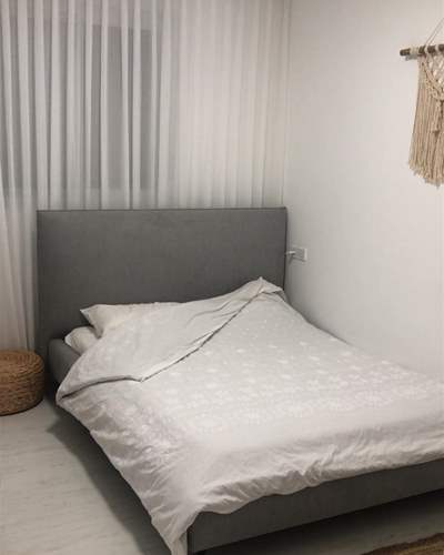 מיטה זוגית מרופדת מדגם טורינו פרימיום בגוון אפור כהה 
